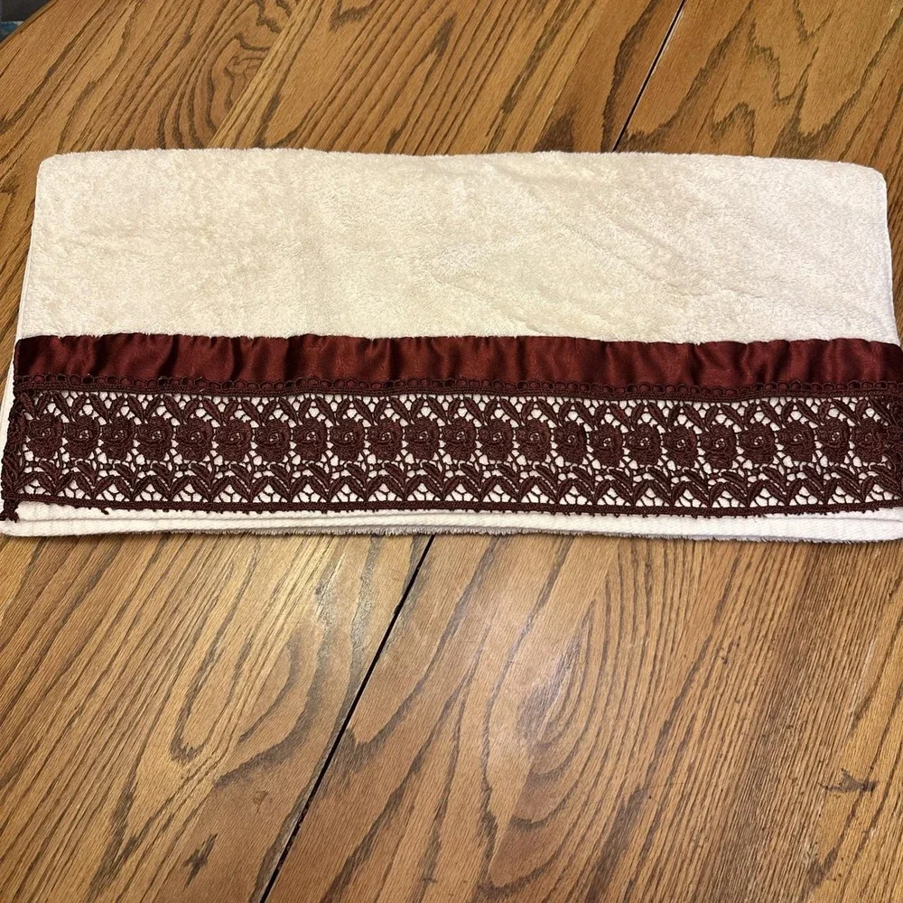 Croscill Home Beige Bath Towel Burgundy Satin & Lace Edge Crochet Flower Vintage